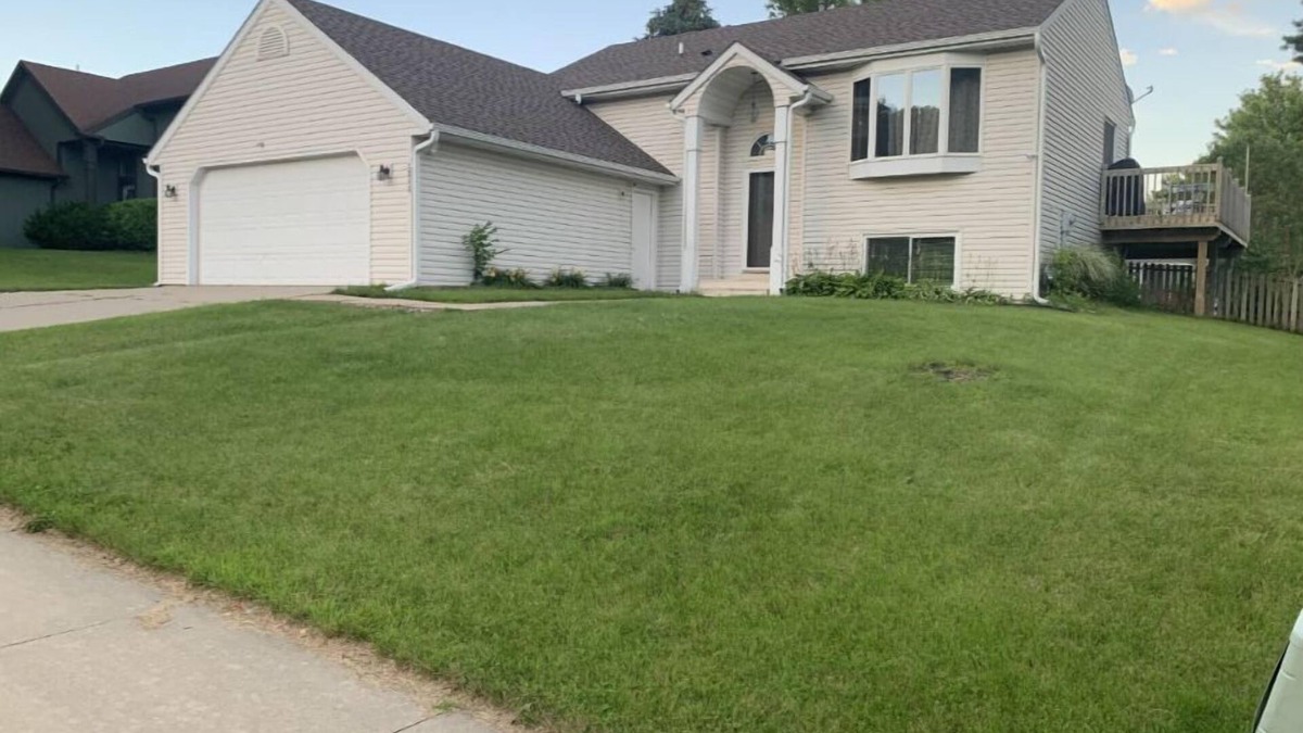 Rochester House | Elegant & Secure Family Abode Grand 4-Bedroom Retreat (Entire House)