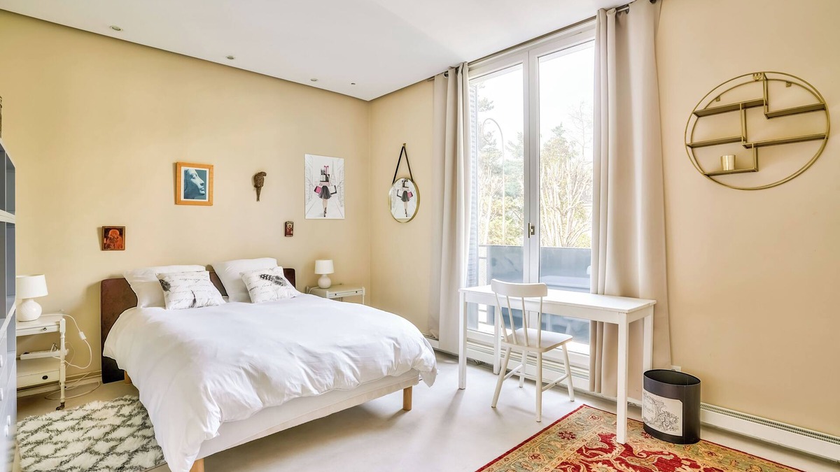 Parchamp–Albert Kahn Villa | Elegant six-bedroom villa of 350 m2 with garden.