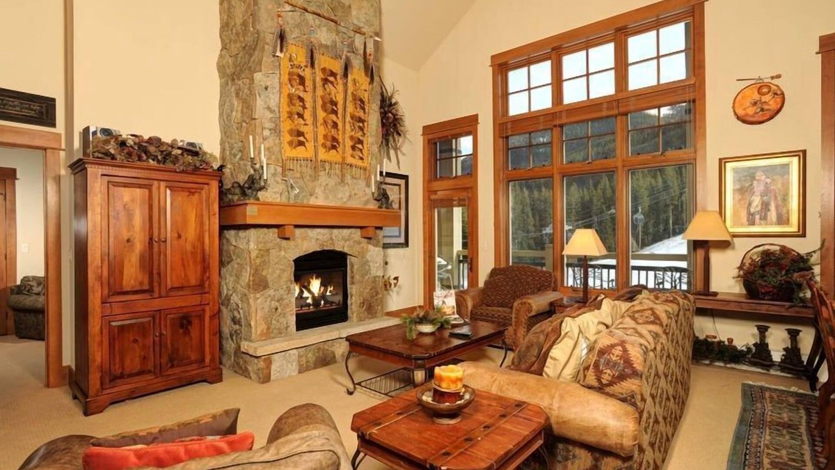 River Run Condo | Elegant Ski-in/Ski-out Condo + Outdoor Hot Tub