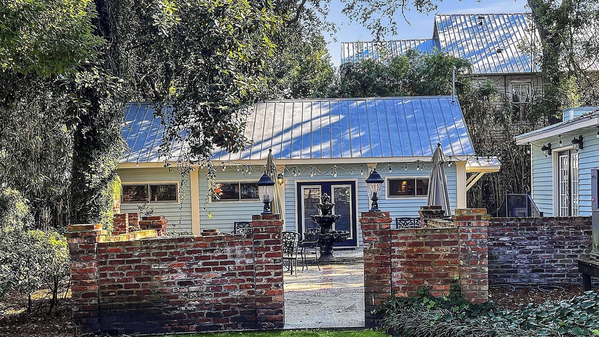 Brunswick Cottage | Elegant Southern Cottage/Downtown Pied-a-Terre near Island Beaches