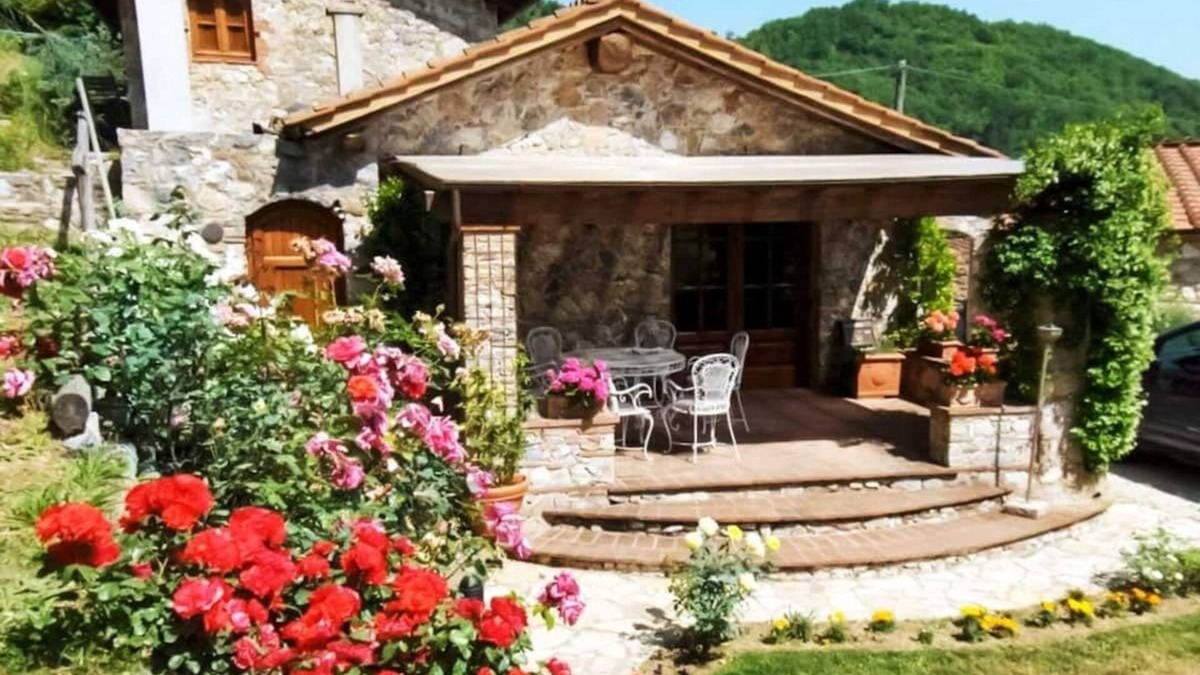 Villabuona House | ELEGANT STONE VILLA IN THE TUSCAN HILLS WITH PRIVATE POOL.