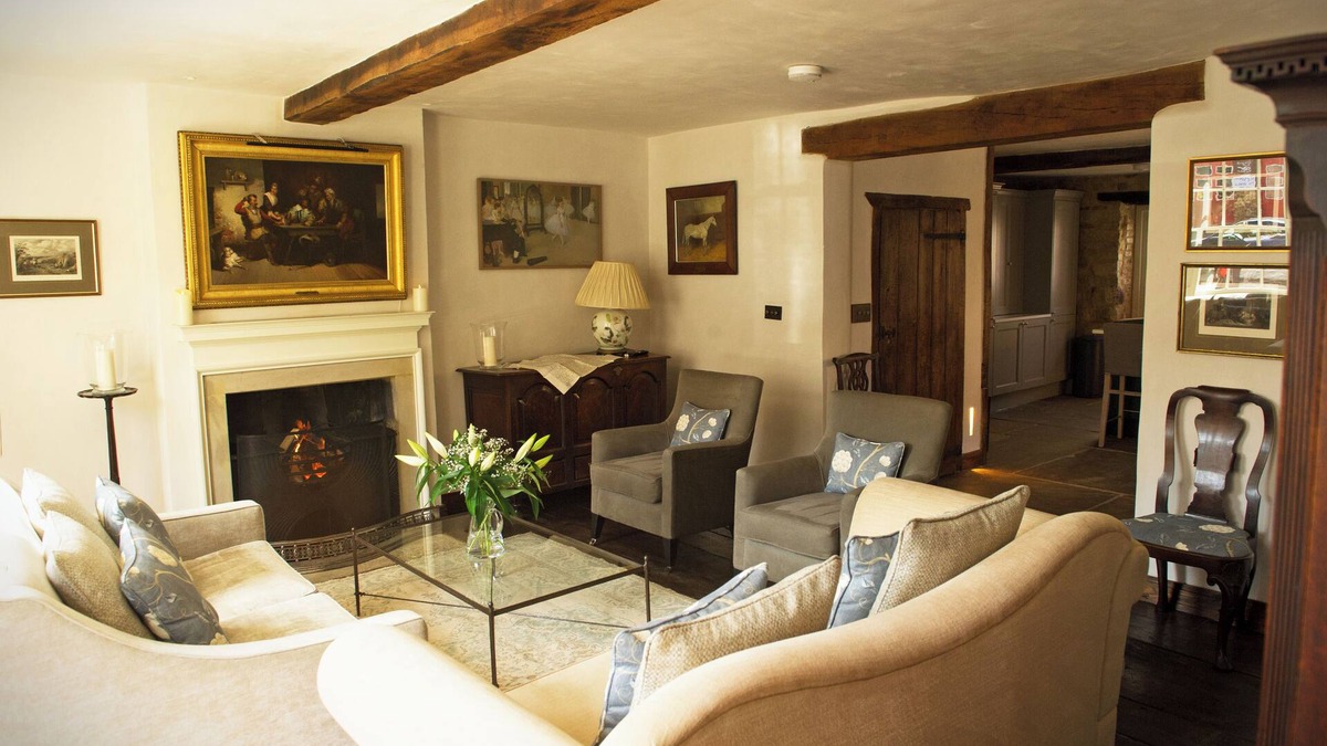 Towcester House | Elegant sumptuously decorated town house located in Towcester, Northamptonshire