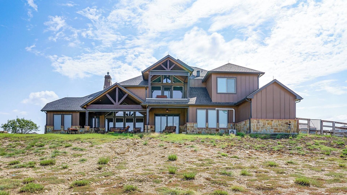 Rosston House | Elegant 'Sunset Meadow Ranch' in Texas w/Hot Tub
