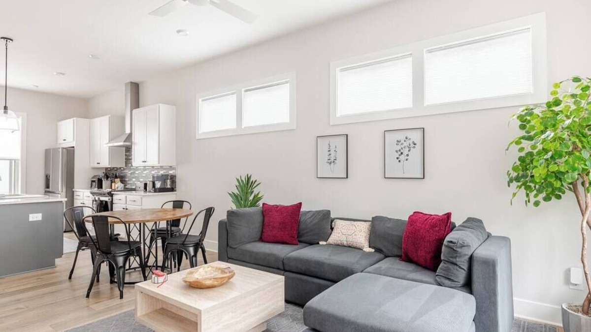 Chosewood Park House | Elegant Townhouse – Near Midtown & ATL Attractions