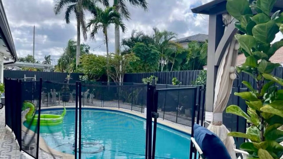 Country Walk Apartment | Elegant Tranquil Restful Oasis with Pure Serenity Pool and Garden