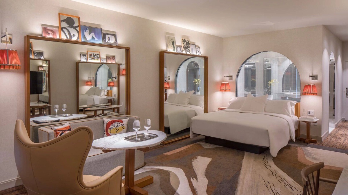 Downtown Seattle Hotel | Elegant Tranquil Room with Stunning City Views In The Heart of Downtown Seattle