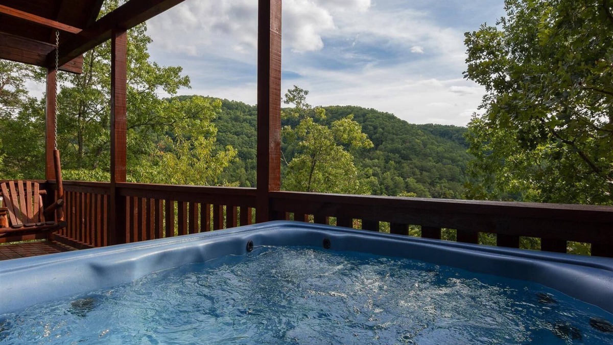 Trappers Ridge Cabin | Elegant, Upscale One Bedroom (+ Sleeping Loft w/Arcade) Near Many Attractions