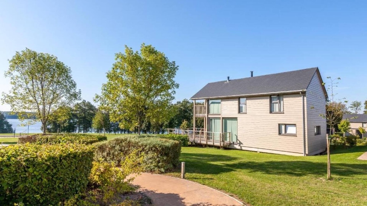 Froidchapelle Villa | Elegant Villa for 8 Guests