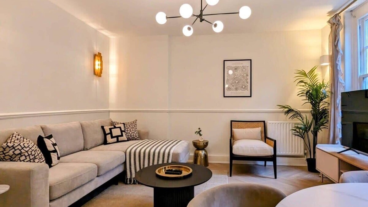 Farringdon Apartment | Elegant Victorian Apartment in Farringdon