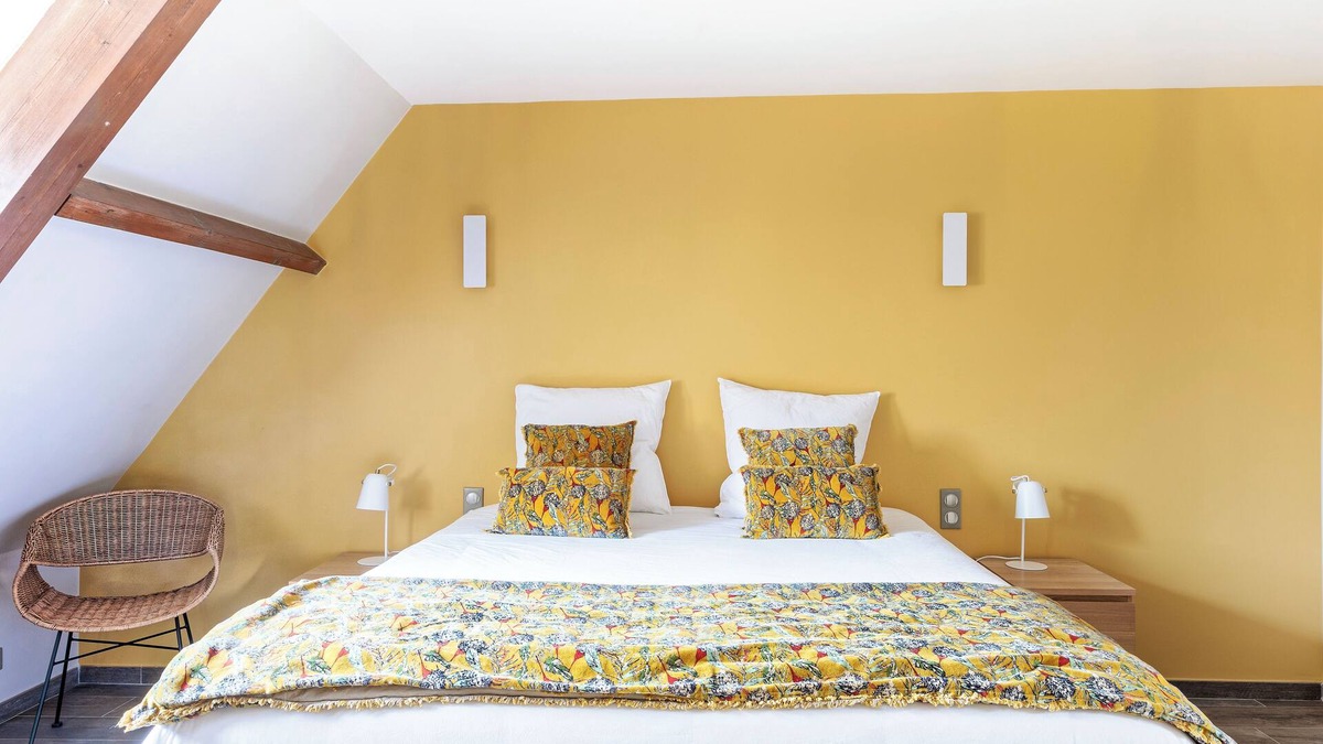 Medan Villa | Elegant villa on the banks of the Seine