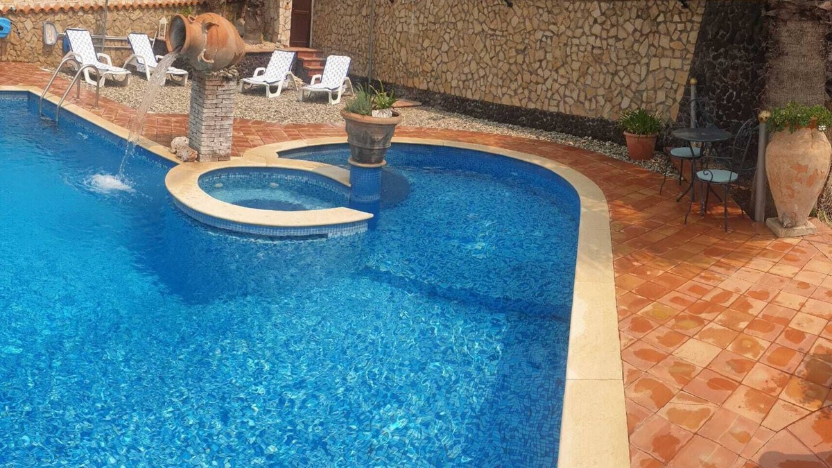 Mascalucia Villa | Elegant Villa with swimming pool.