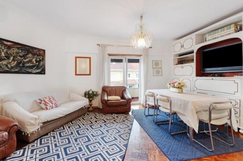 Cascais House | Elegant Vintage House with barbecue