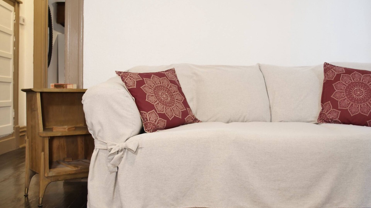 Old East Dallas Apartment | Elegant Vintage-Style Apartment within a Historical Building