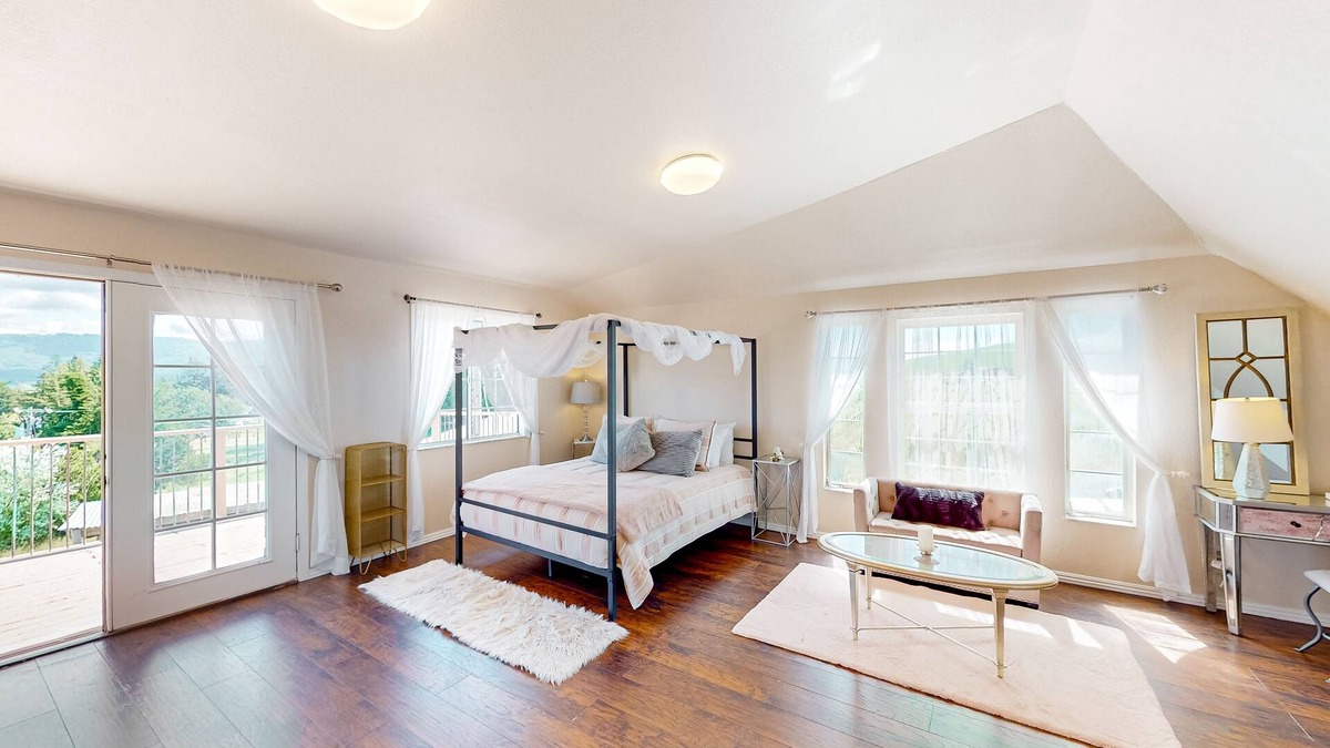 Penngrove House | Elegant wine lover's acreage with patio, chef's kitchen, & AC - dog-friendly
