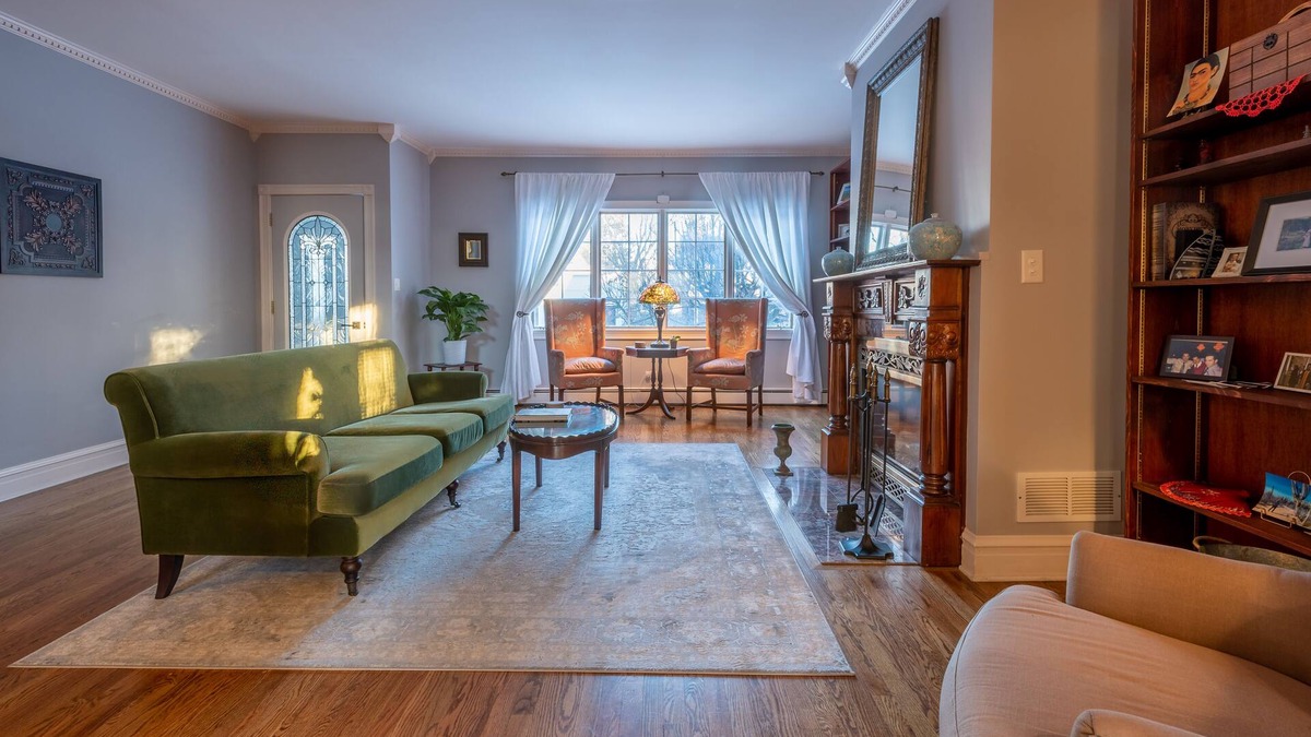 Oak Park House | Elegantly decorated spacious 4 bedroom, 5 bathroom home in historic Oak Park