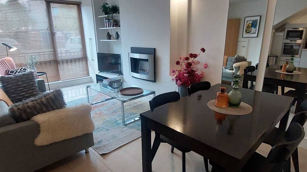 Shankill Apartment | Elegantly Refurbed 2BD in Shankill - 3km from Bray