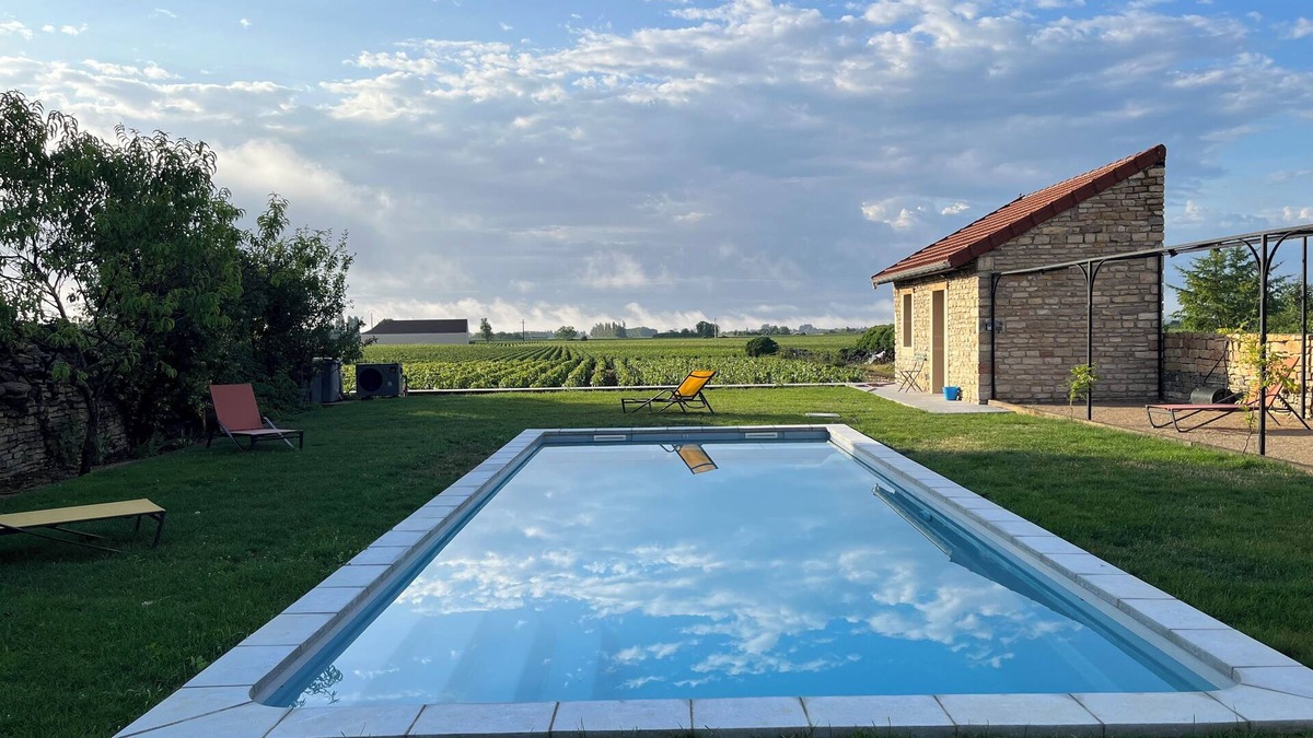 Meursault House | Elegantly renovated residence with garden and pool in famous wine village South