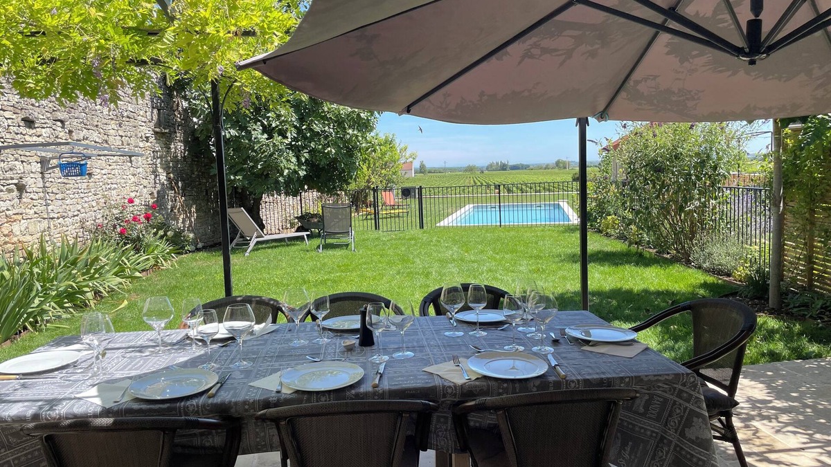 Meursault House | Elegantly renovated residence with garden and pool in famous wine village North
