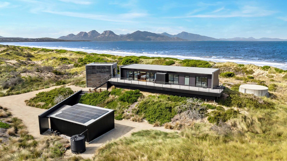 Dolphin Sands House | Elements - Freycinet Holiday Houses