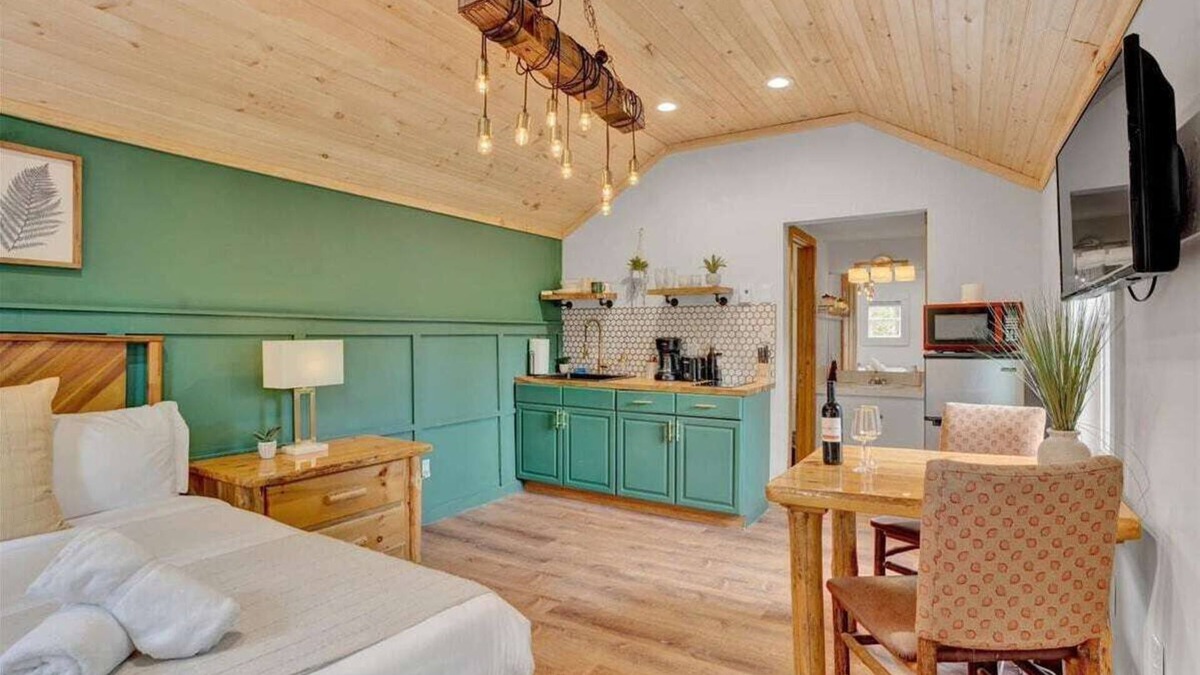 Canadensis Cabin | Elements Modern Cabin | Poconos Pickleball Firepit