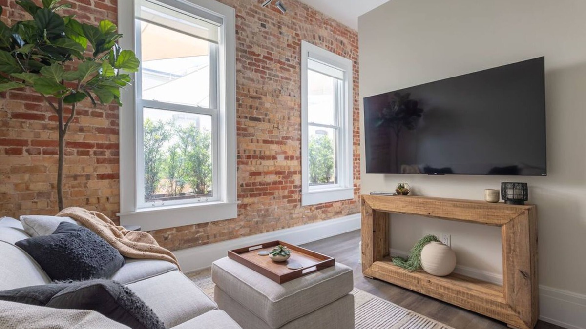 Downtown Condo | Elevate your escape!