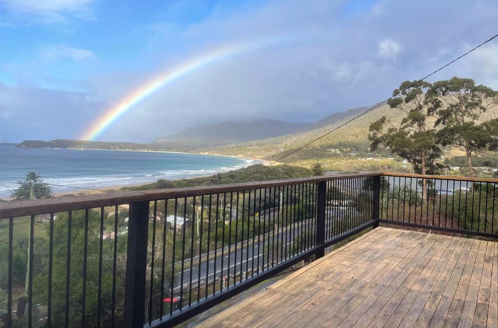 Eaglehawk Neck House | Elevated 3BR, ocean views, pool table, Pirates Bay