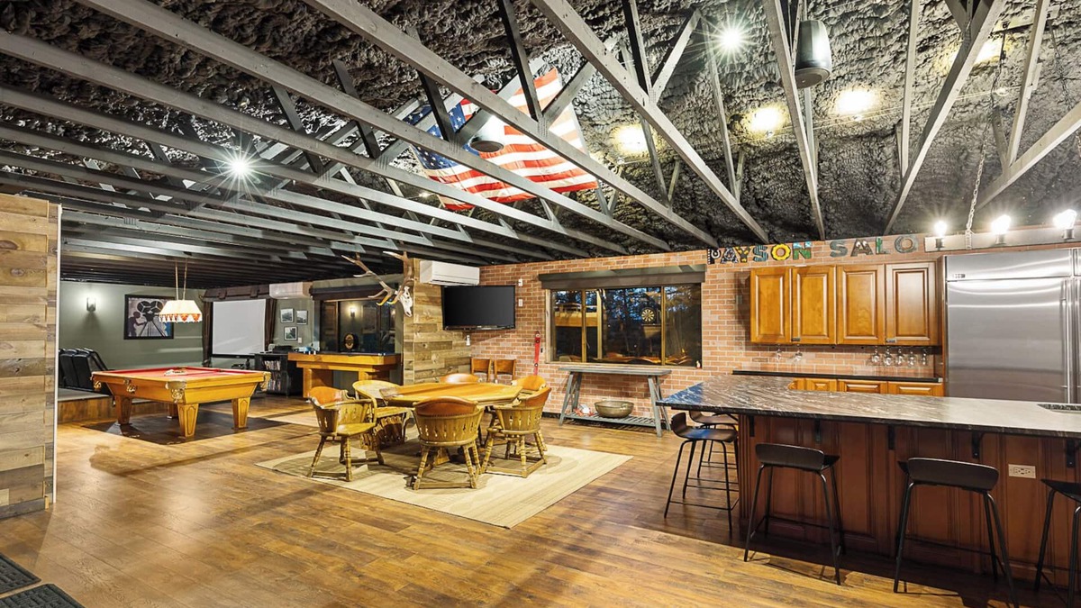 Payson Cabin | Elevated Getaway in the Pines—Pickleball, Porch Views & Endless Fun