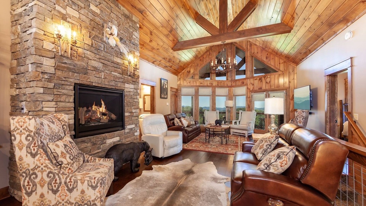 Walland Cabin | 'Elevated Living' ~ Ultra-Luxury on 16 acres w/360° Views ~ Hot Tub!
