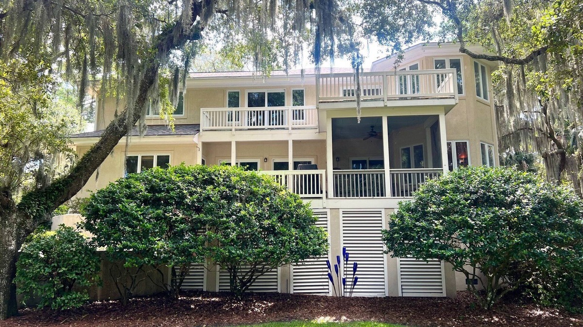 Seabrook Island House | Elevator, fairway golf views, club access, and mile to beach.
