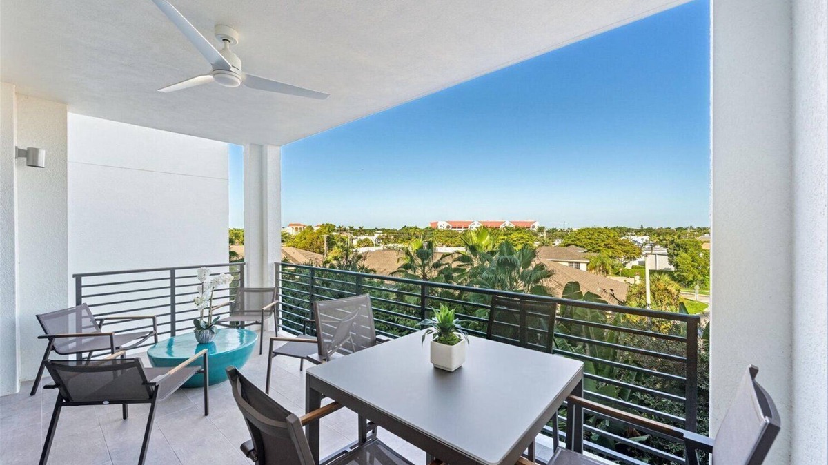 Redevelopment Area Condo | ELEVEN ELEVEN CENTRAL 445 - Luxury Condo Downtown Naples w/Resort Amenities