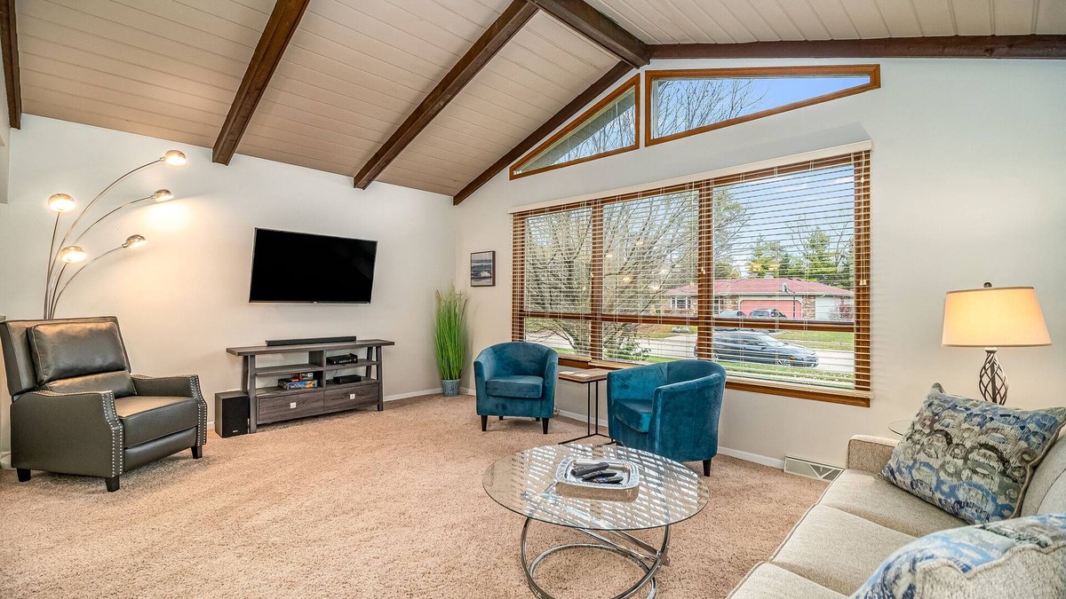 Elgin House | Elgin Rental- Greenridge