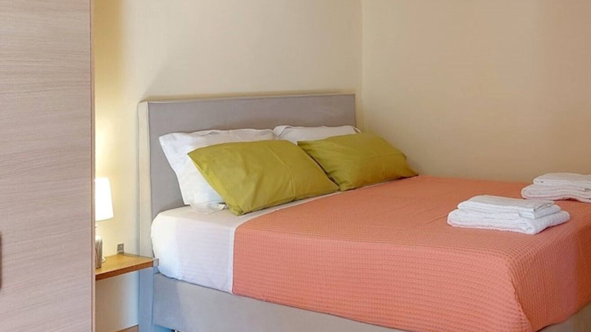 Lesvos Apartment | Eliana's downtown studio