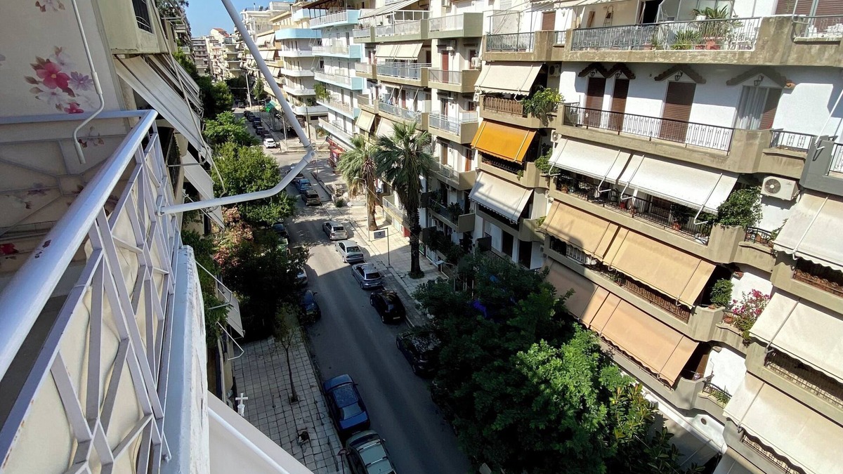Patras Apartment | Elina’s spacious apartment in Patras with private parking