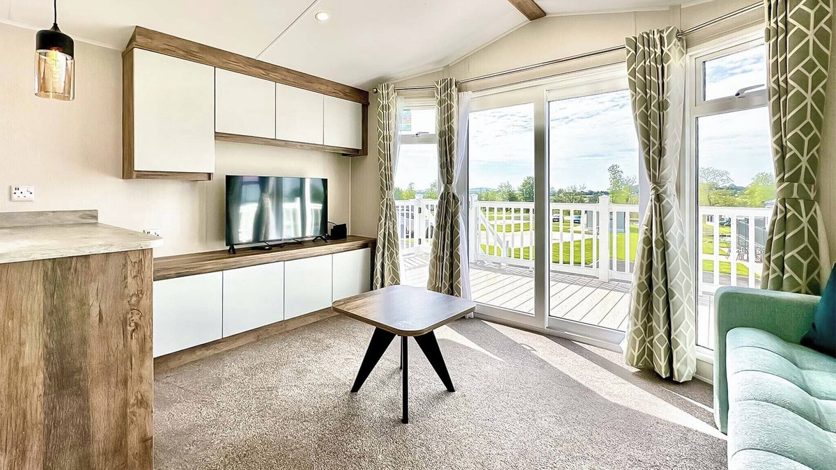 Cross Inn House | Elite 3 Bed with Decking