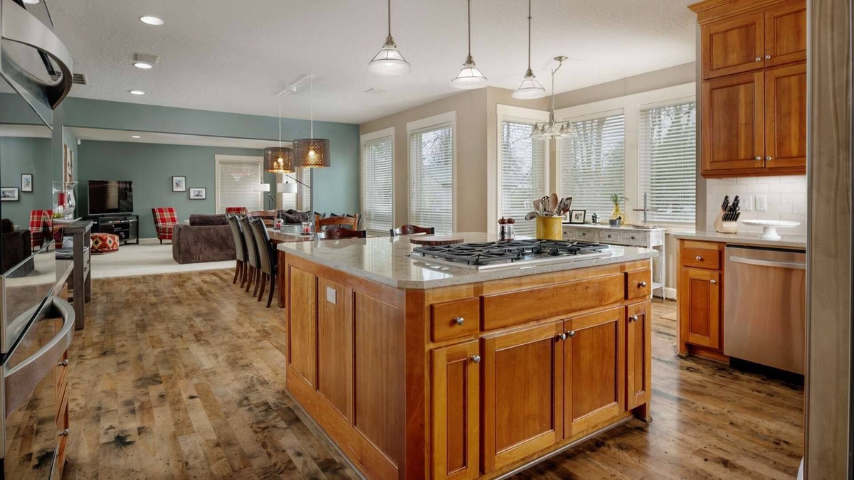 Beaverton House | Elite Luxury Near Portland, *Pet Friendly*, Hot Tub, Ping Pong, Game Room, 20 Minutes to Downtown