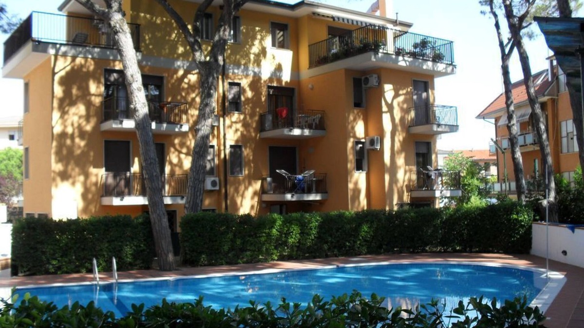 Eraclea Mare House | Elite three-room apartment with swimming pool, sun beds and playground