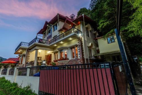 Nainital Villa | ELIVAAS 3 BHK with Entertainment lounge - The Meadow