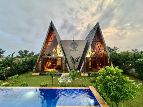 Sanganer Villa | ELIVAAS 4 BHK Pvt Pool & Party Hall - Oakwood Cottages