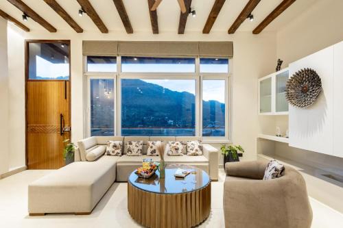 Bhimtal Villa | ELIVAAS 4 BHK with Balcony & Terrace - Antarmann Casa Nova