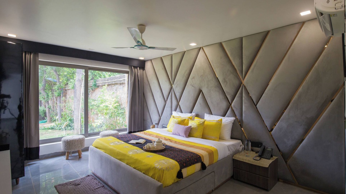 Gurugram Villa | ELIVAAS 5-BHK with Luxe Mudhouses, Tents, Pond & Pvt Pool | Kaimalgarh Farmstay