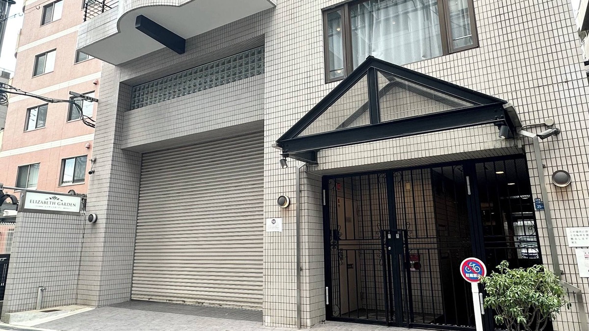 Namba Apartment | Elizabeth Garden