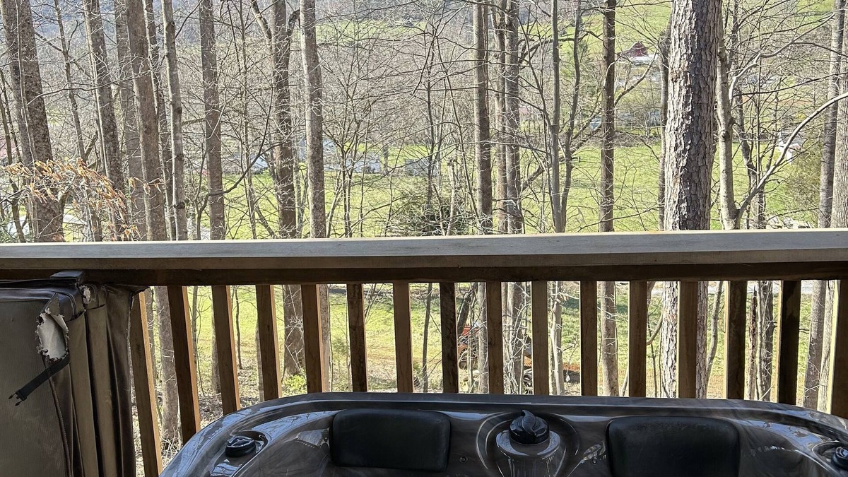 Elizabethton Cabin | Elizabethton cabin in the woods for R&Rn