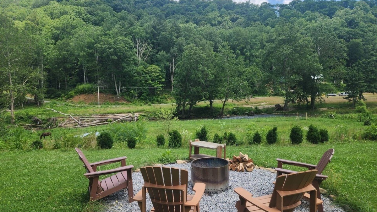 Elk Park House | Elk Falls Riverhouse - Charming 2-bedroom on the Elk River. WiFi, AC