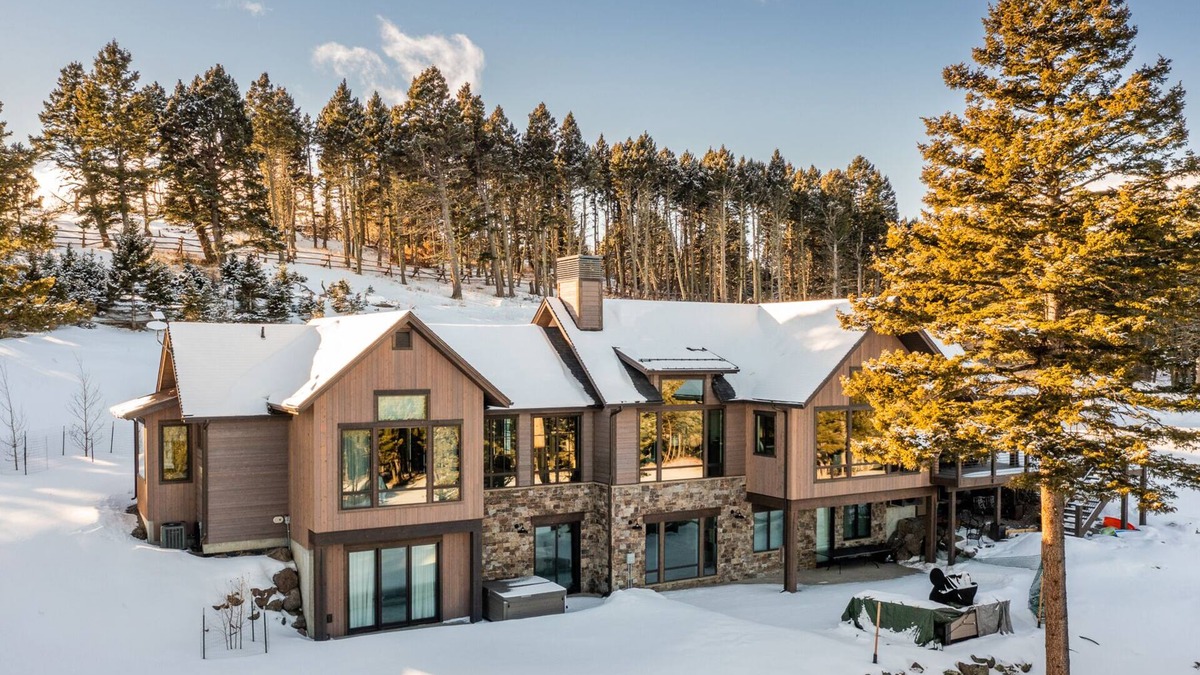 Bozeman House | Elk Haven Ranch-Gorgeous home in Bridger Canyon on 100+ acres with a hot tub