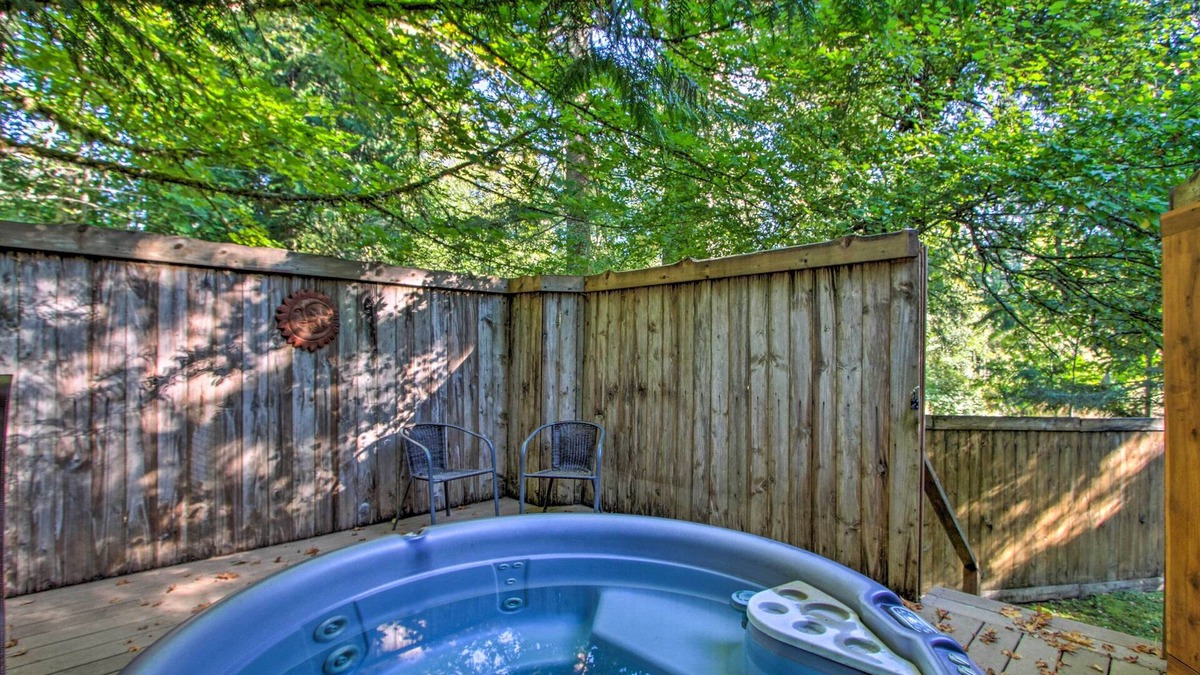 Ashford Cottage | 'elk Hideaway:' Ashford Cottage w/Hot Tub!