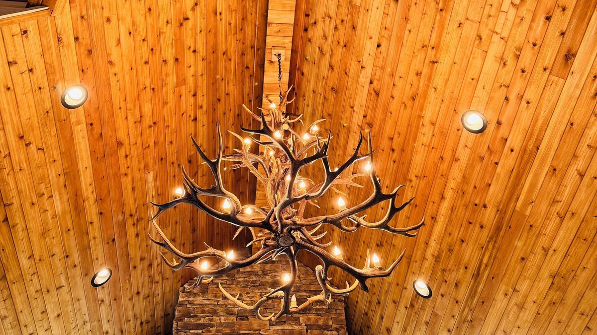 Island Park Cabin | Elk Meadows Lodge-10 min. to West Entrance YNP+two Hot tubs+AC+Sauna+Wifi