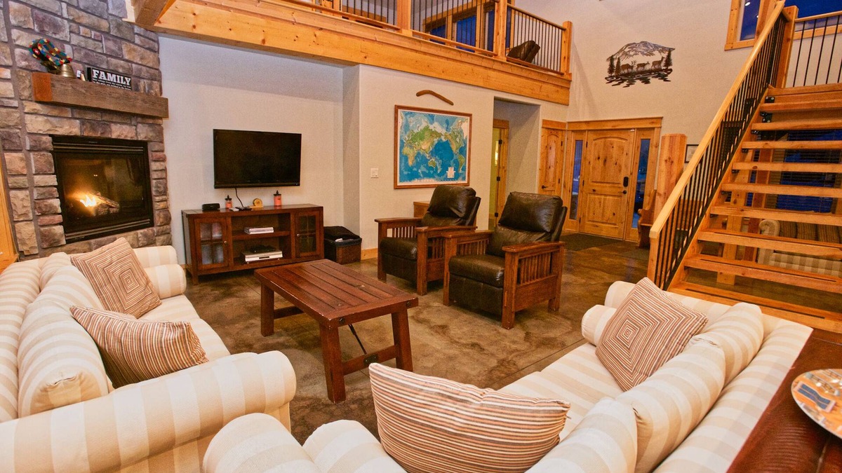 McCall House | Elk Ridge: Hot Tub, Pet Friendly, Pool Table, and Gas Fireplace