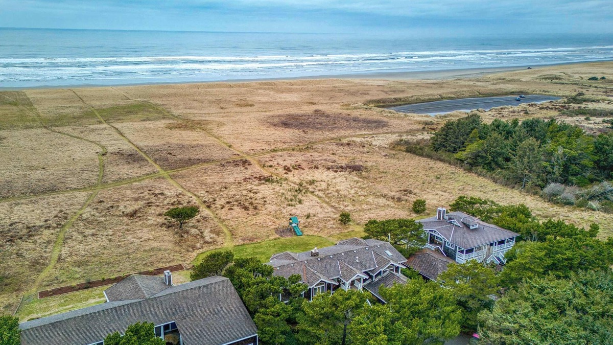 Gearhart House | Elk Ridge - Lux Oceanfront Family Retreat Hot Tub