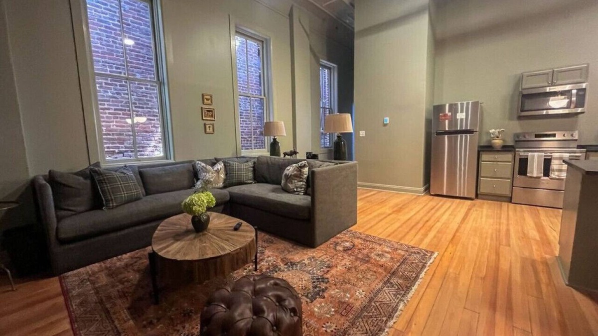 Demopolis Apartment | Elk - The Flats Demopolis