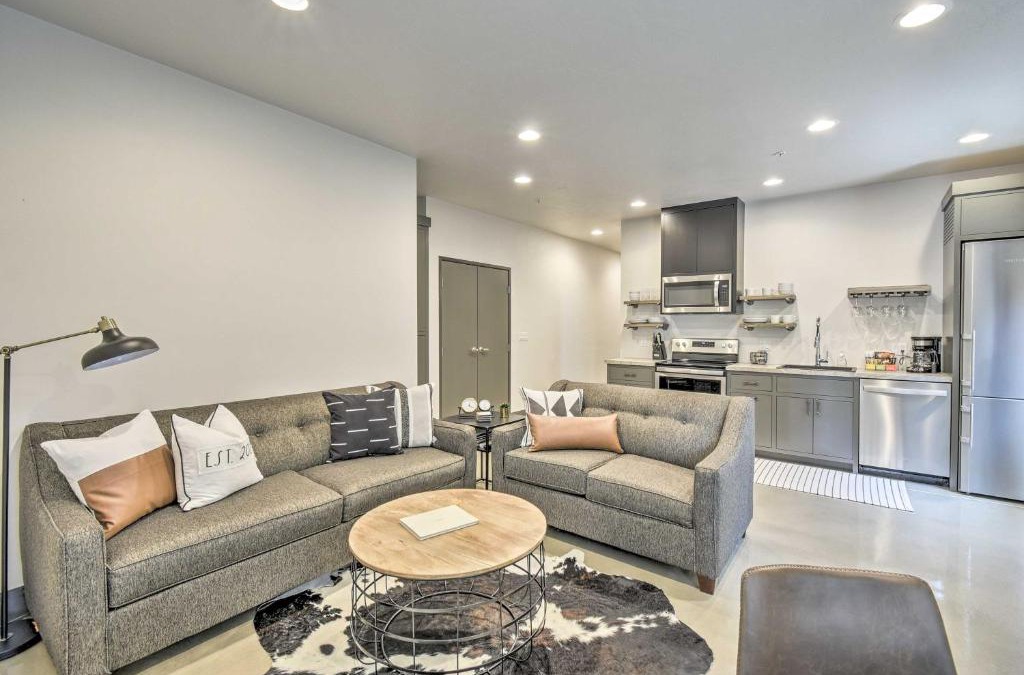 Elkhart Lake Apartment | Elkhart Lake Townhome - 20 Mi to Sheboygan!